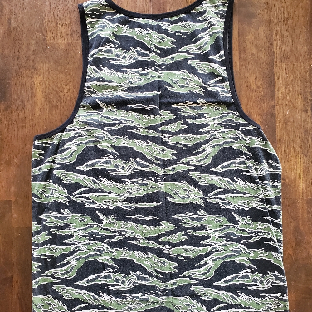 DC Tanktop - Picture 2 of 3